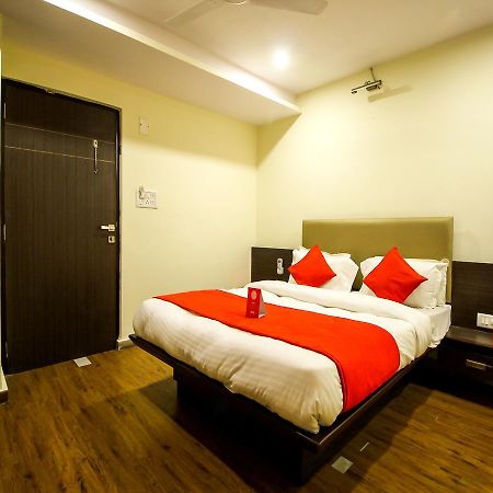 New Rajdhani Hotel Vadodara Zewnętrze zdjęcie