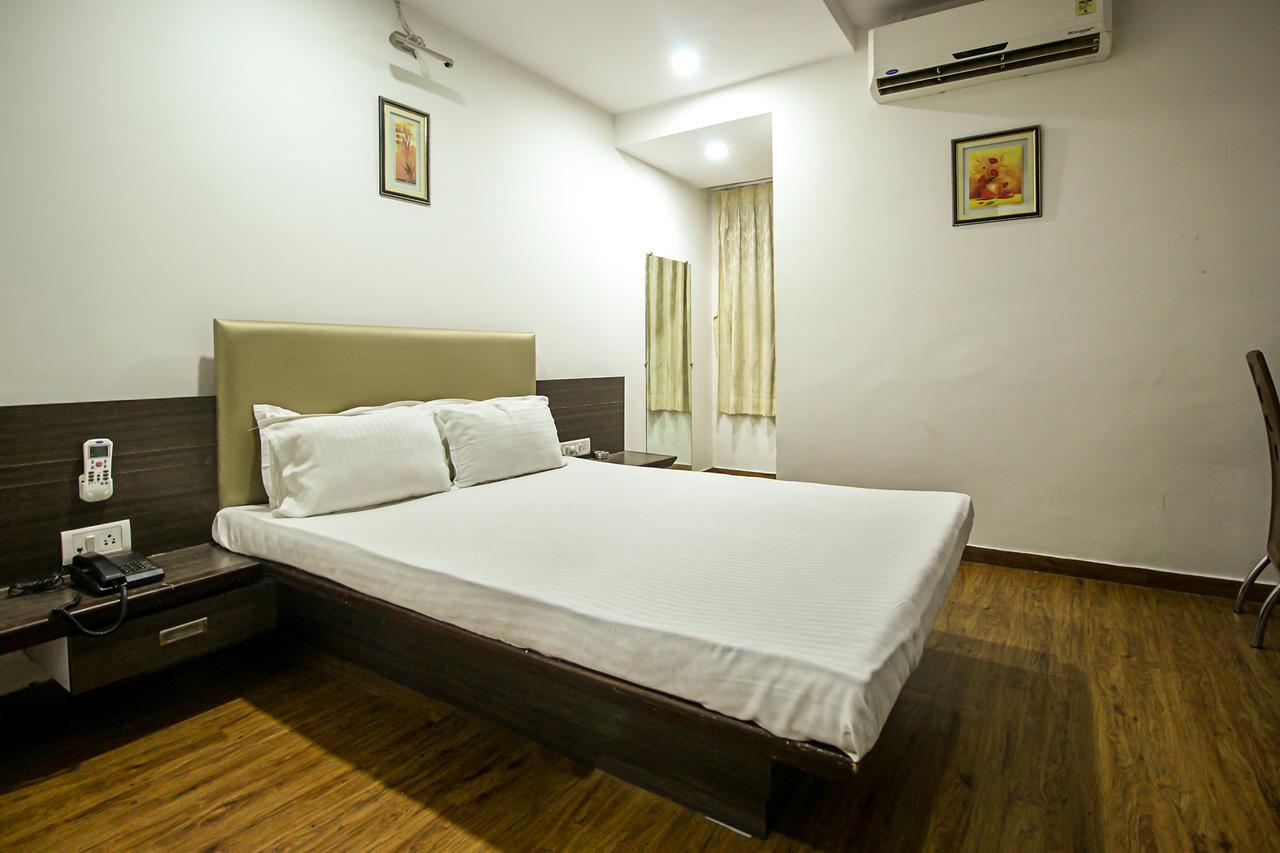 New Rajdhani Hotel Vadodara Zewnętrze zdjęcie