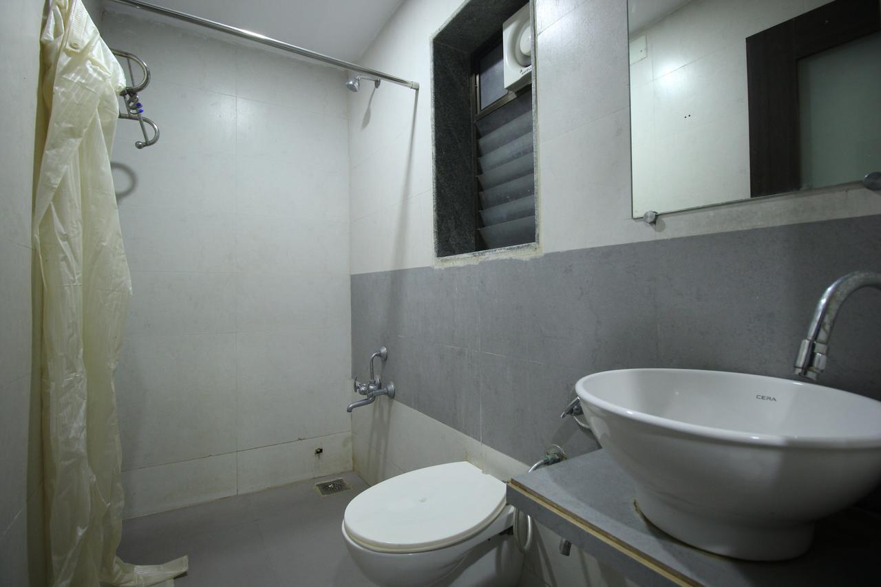 New Rajdhani Hotel Vadodara Zewnętrze zdjęcie