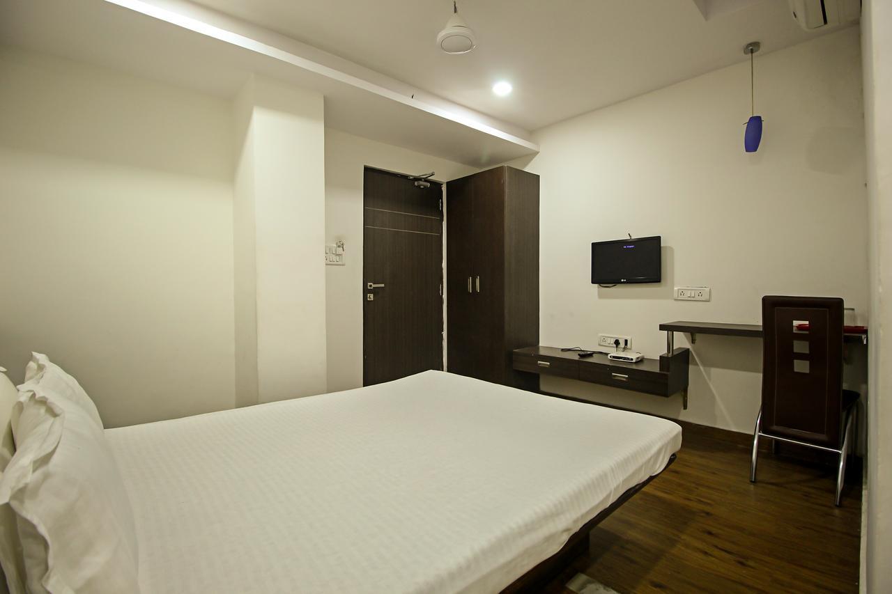 New Rajdhani Hotel Vadodara Zewnętrze zdjęcie