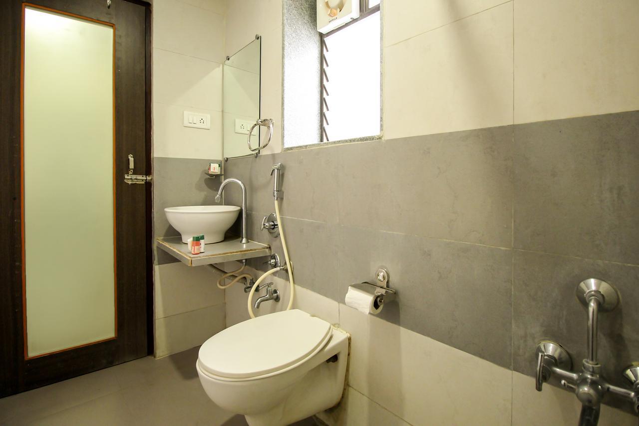 New Rajdhani Hotel Vadodara Zewnętrze zdjęcie
