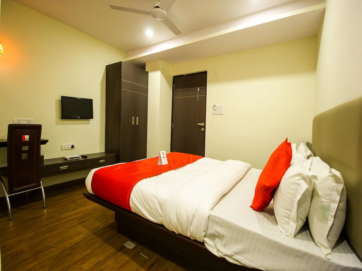 New Rajdhani Hotel Vadodara Zewnętrze zdjęcie