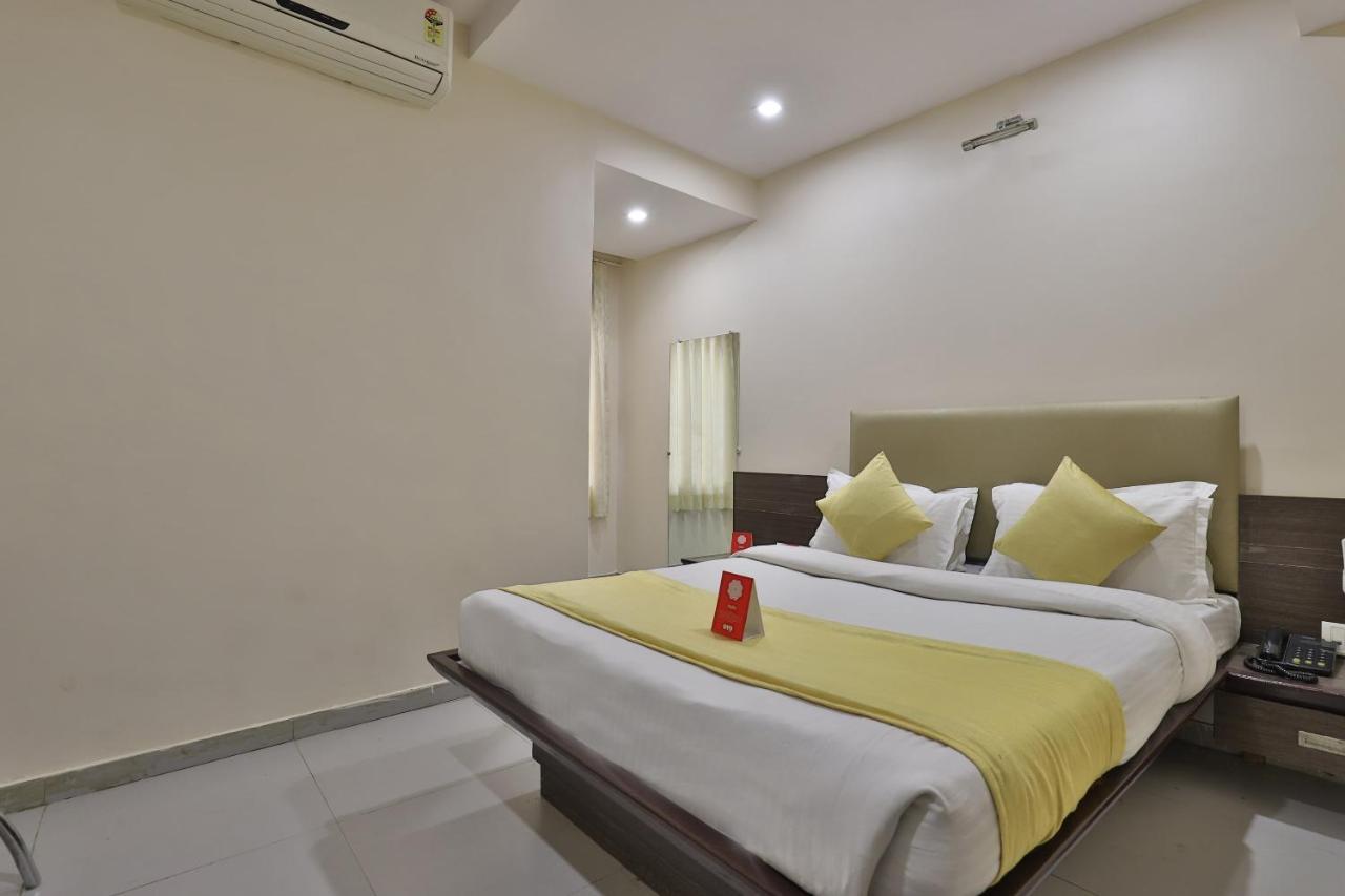 New Rajdhani Hotel Vadodara Zewnętrze zdjęcie