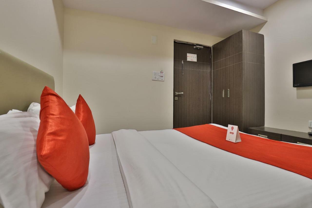 New Rajdhani Hotel Vadodara Zewnętrze zdjęcie